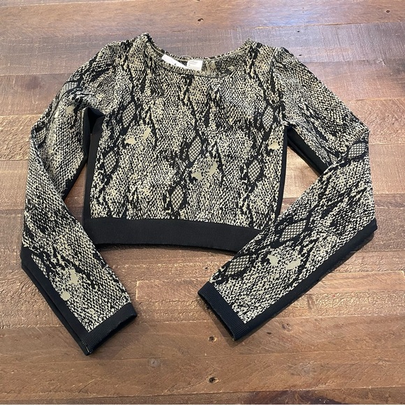 Fabletics Active Long Sleeve‎ Crew - Picture 3 of 7